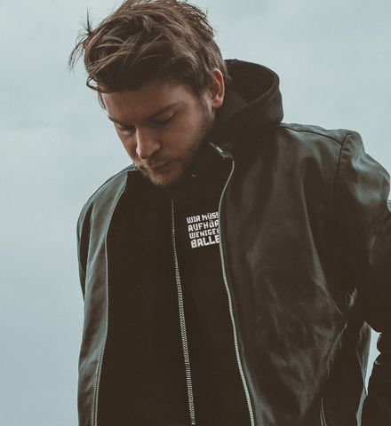 Wir müssen aufhören weniger zu Ballern  - Unisex Organic Hoodie